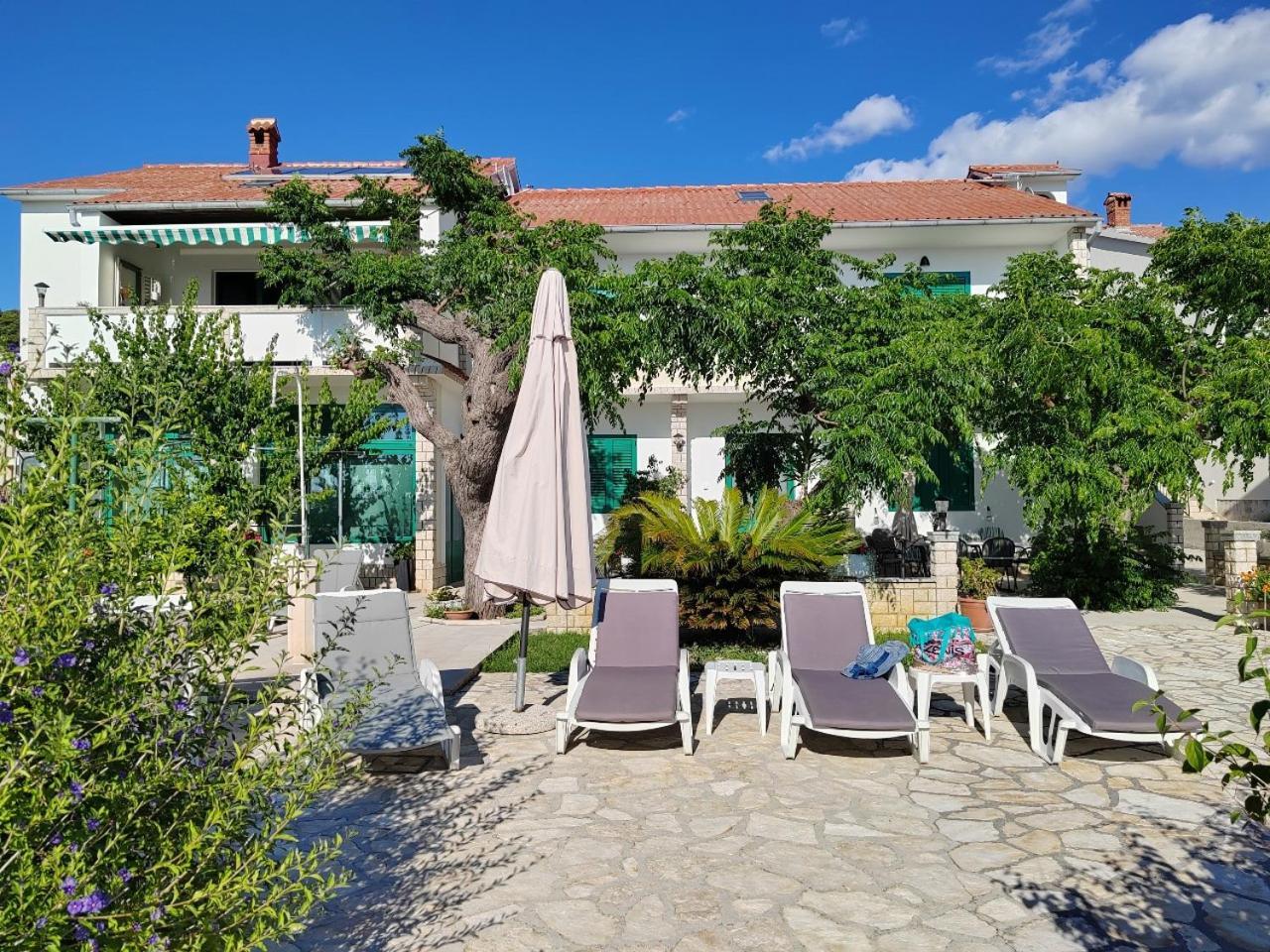 Room'S Brica Barbat na Rabu Exterior foto